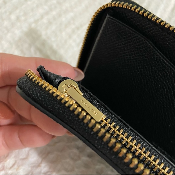 🚫SOLD🚫 EUC COACH Crossgrain Leather Phone Wallet - Picture 6 of 8